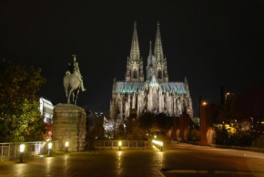 Köln Zentrum, direkt am Dom großes 3 Zimmer Studio 53 qm